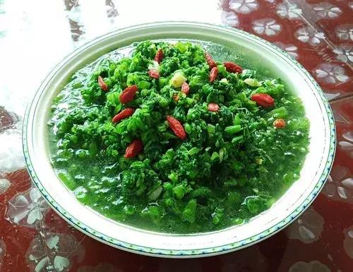 菜農(nóng)種植無需噴農(nóng)藥的蔬菜，不僅栽培簡單、而且效益高
